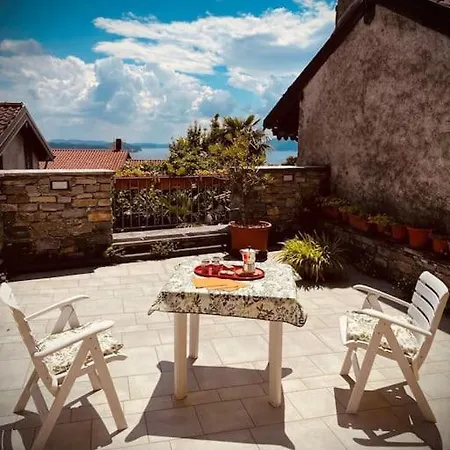 La Casa Nel Borgo Con Meravigliosa Vista Lago Feriehus Verbania